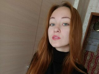 AdelinaBrows cam amateur live